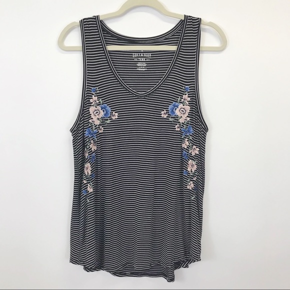 American Eagle Outfitters Tops - Soft and sexy blk/wht stripe embroidered tank L